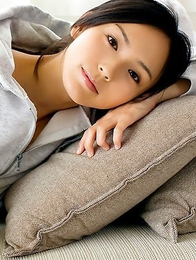 Sayuri Oyamada shows naked back when is going to sleep